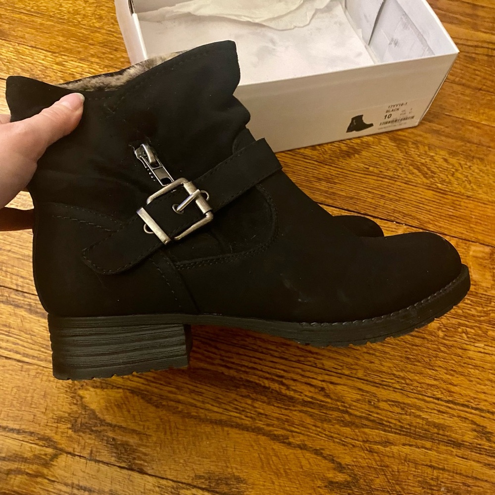 Global win Suede Ankle Boots